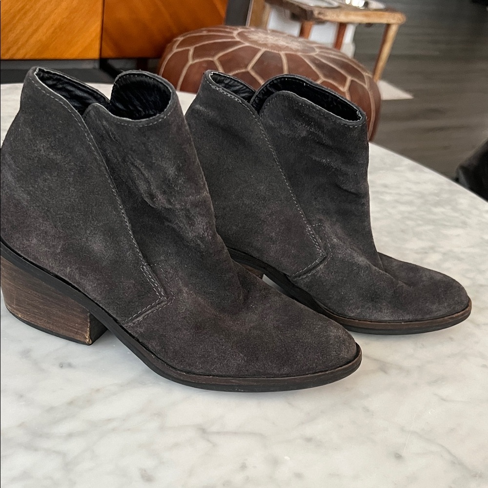 Dolce Vita charcoal Suede Ankle Boots size 9